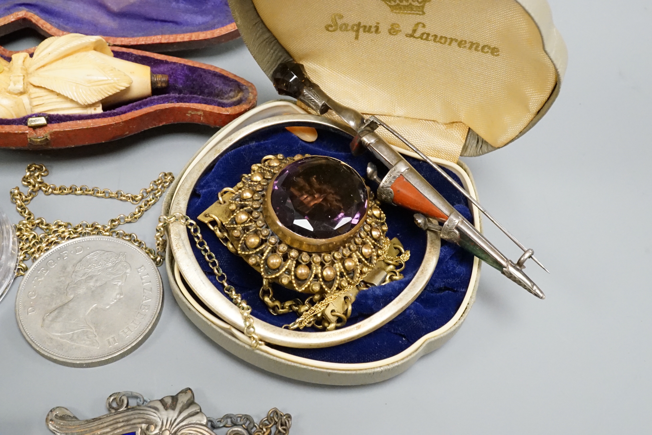 A small quantity of jewellery and other items including Scottish hardstone set dirk brooch, coins, meerschaum pipe, pocket watch etc.